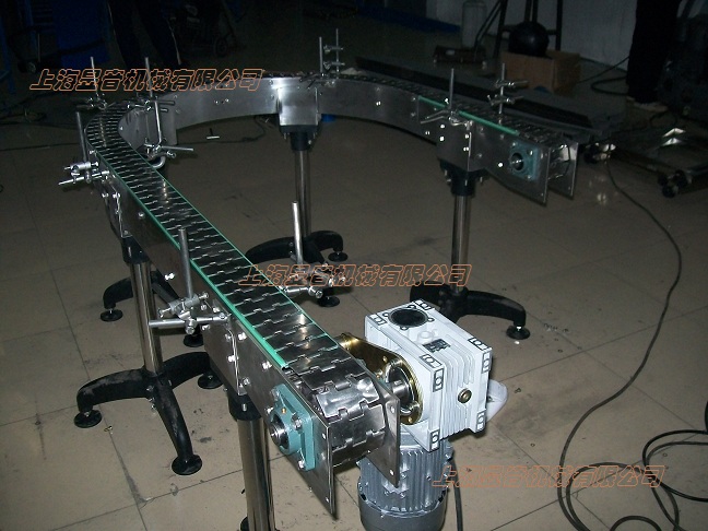 飲料鏈板輸送機加大技術(shù)力度達(dá)到最佳輸送效率