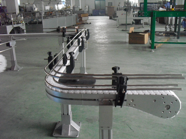 簡析柔性鏈輸送機在使用中的關(guān)鍵點